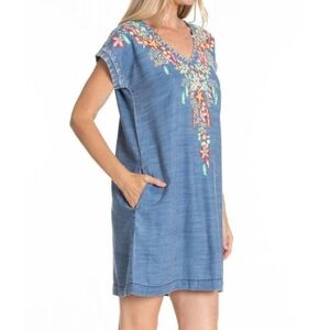 Floral Embroidered V-Neck Tunic in Blue